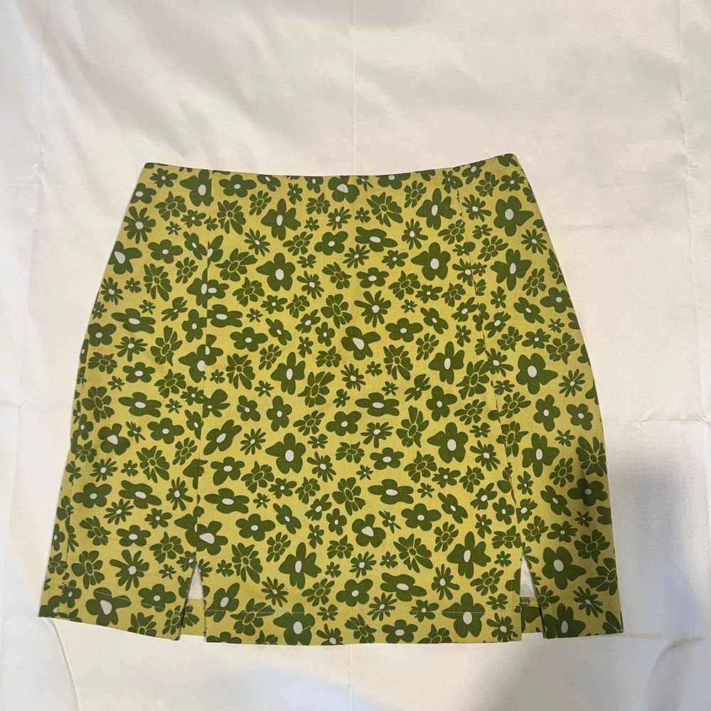 Vintage-Inspired Floral Mini Skirt - Love on a Hanger (Size 7) - Picture 1 of 5